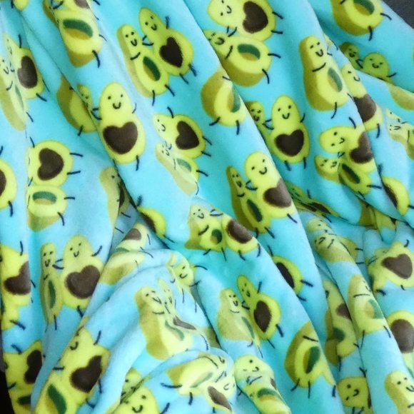 Cynthia Rowley Plush Throw Blanket Avocado Love Avocados 60” x 70” Brand New - Picture 2 of 3